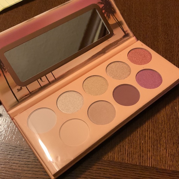 essence Eyeshadow Palette - 04 Olá Rio - Picture 3 of 5